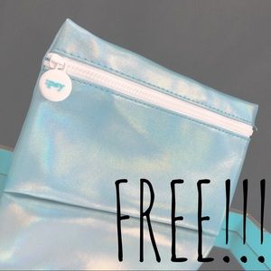 🌟FREE W/ $15 CLOSET PURCHASE! NEW IPSY MAKEUP BAG
